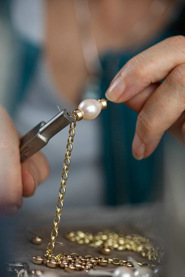 Harriet Whinney how pearl jewellery is made